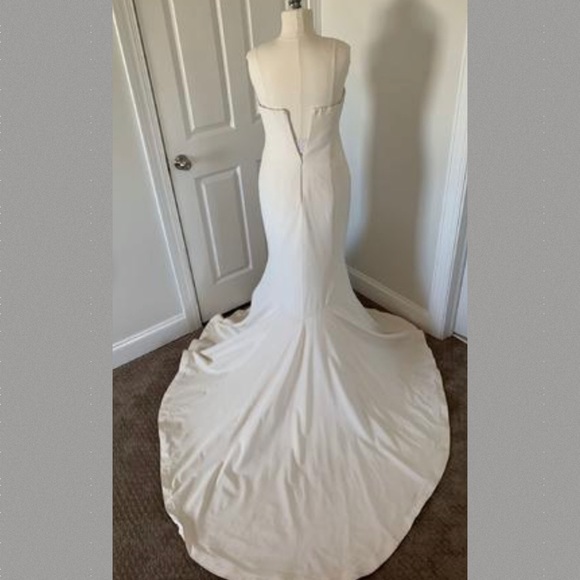 Nicole Miller Dakota Strapless Wedding Gown 10 - Picture 2 of 8